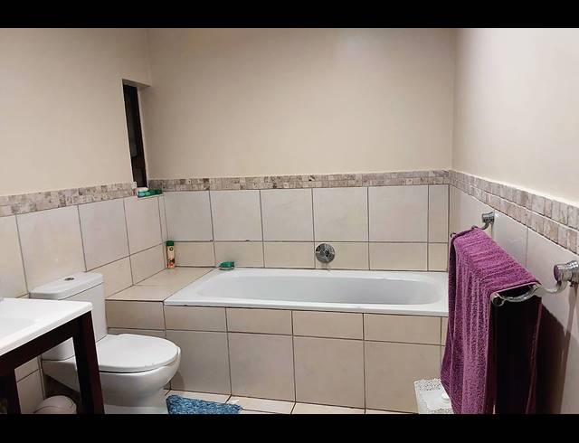 2 bed property to rent in ILLOVO BEACH